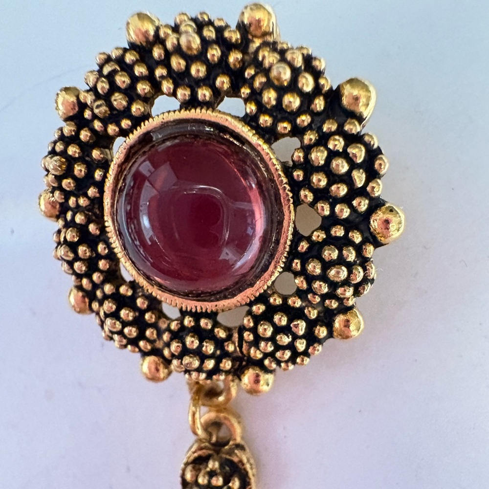 Vintage gold tone traditional Indian pin brooch